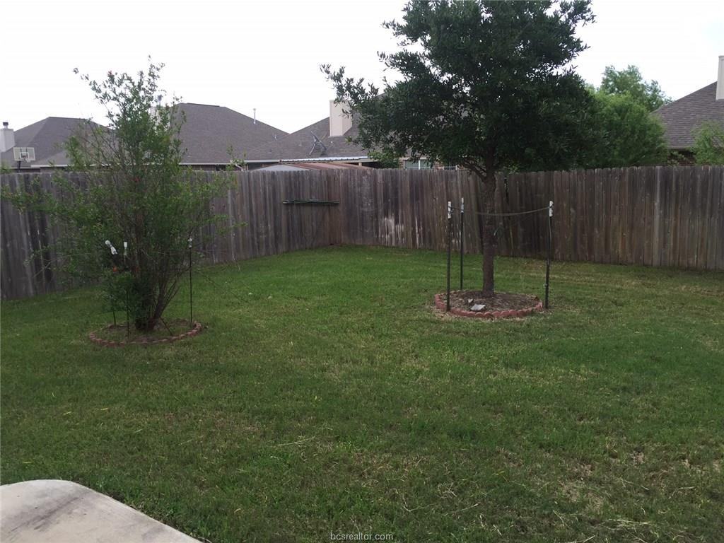 904 Ladove Dr - Photo 2 of 4