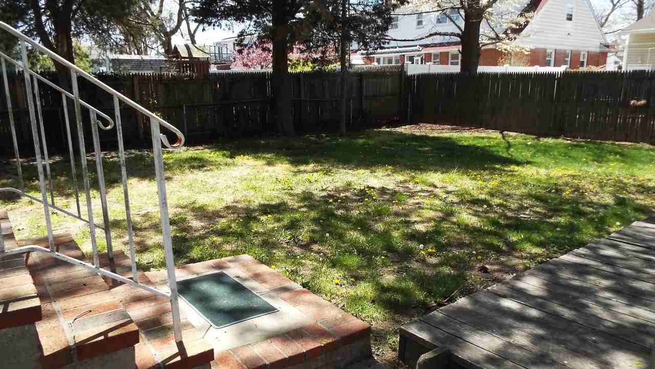 103 Maple Dr - Photo 2 of 7