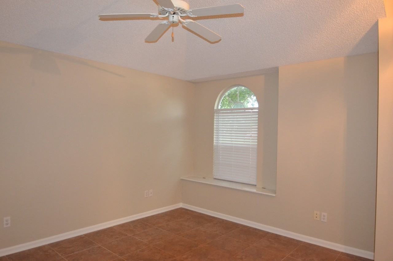 6163 Alpenrose Ave - Photo 3 of 12