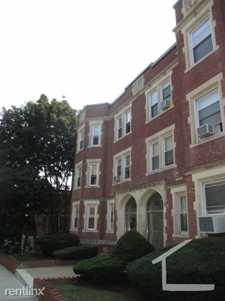 310 Tappan St - Photo 2 of 9