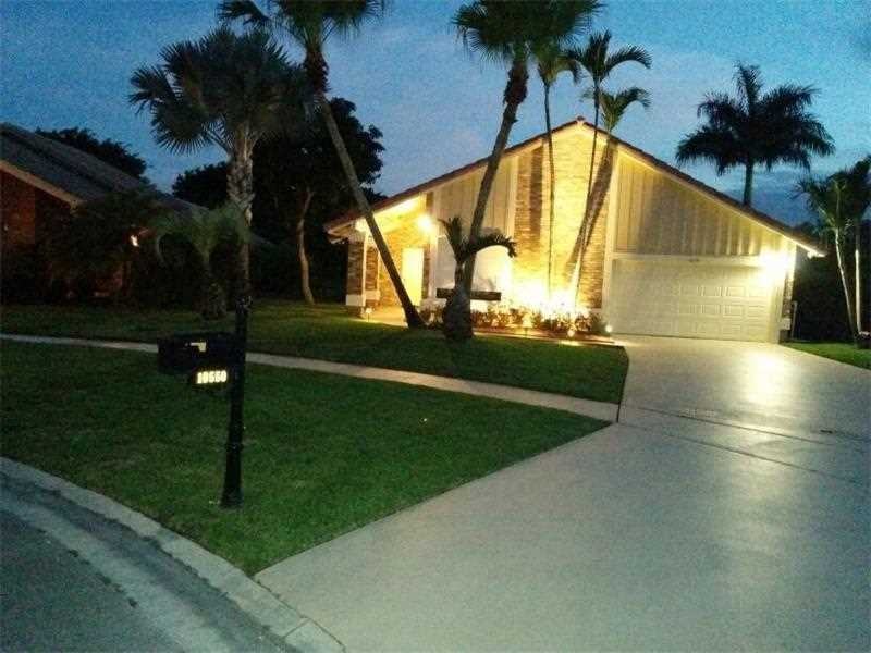 10550 Fenway Pl - Photo 2 of 7