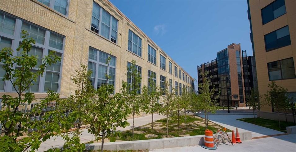 901 W Winnebago St - Photo 2 of 19