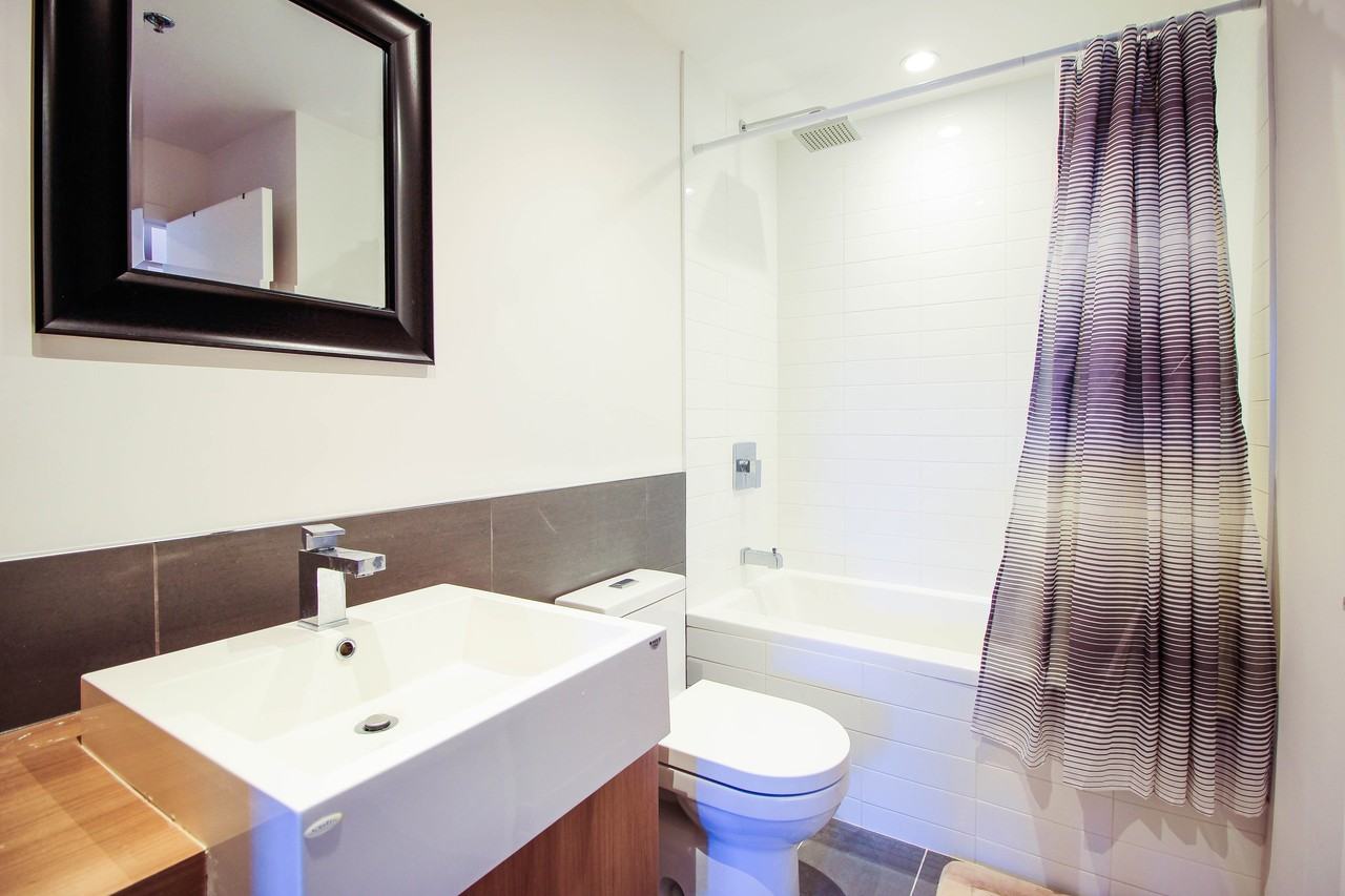 5077 Rue Rue Paré, Montreal, QC - Photo 2 of 12