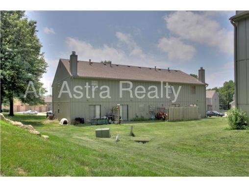 3542 NE Independence Ave - Photo 2 of 8