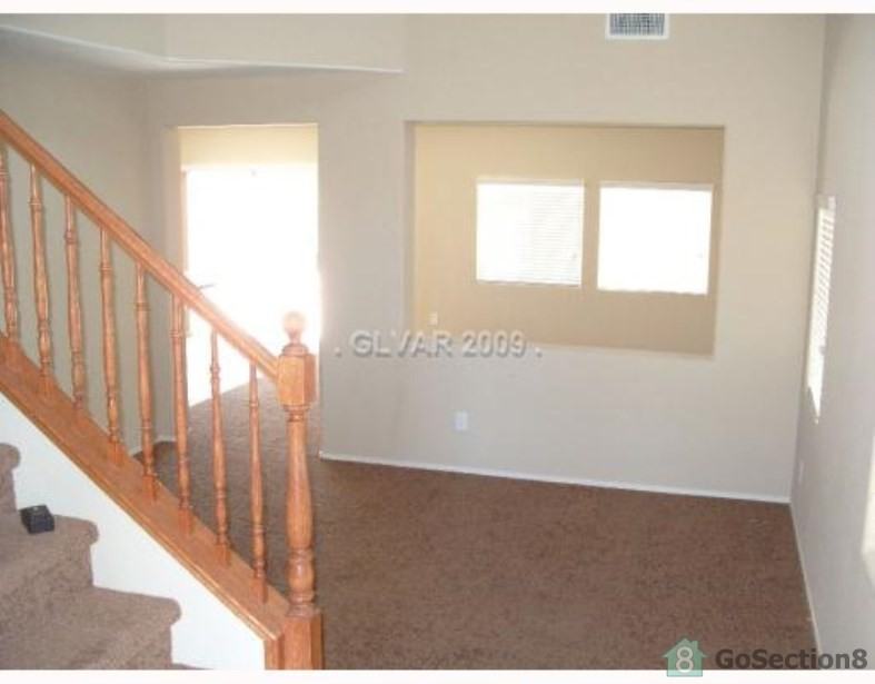 617 Sterling Spur Ave - Photo 2 of 13