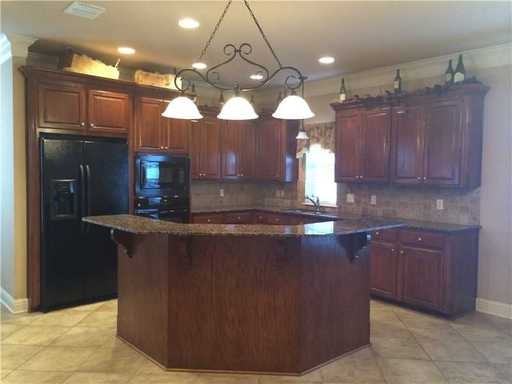 302 N Hampton St - Photo 2 of 15