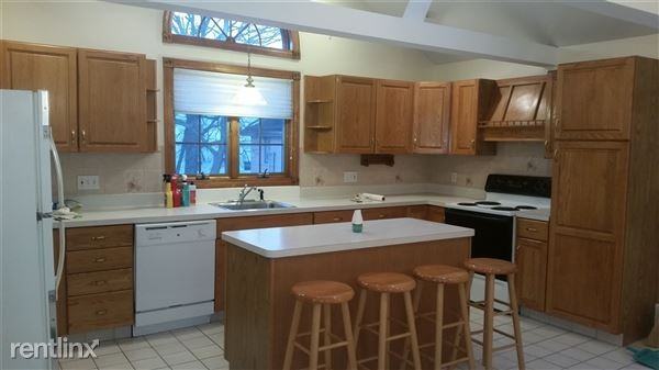 163 Bradley St - Photo 2 of 10