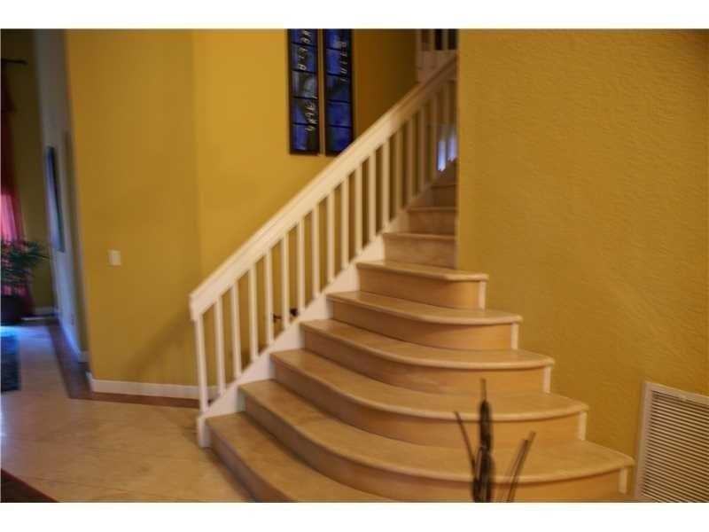 10916 NW 58th Terrace - Photo 3 of 5