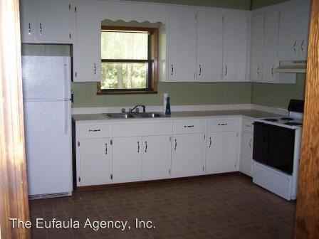 820 Holly Dr - Photo 3 of 11