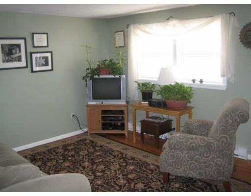48 Lawn St - Photo 3 of 8