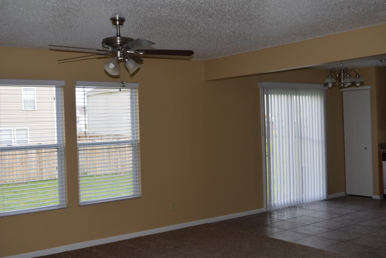 405 W Warrior Ct - Photo 3 of 15