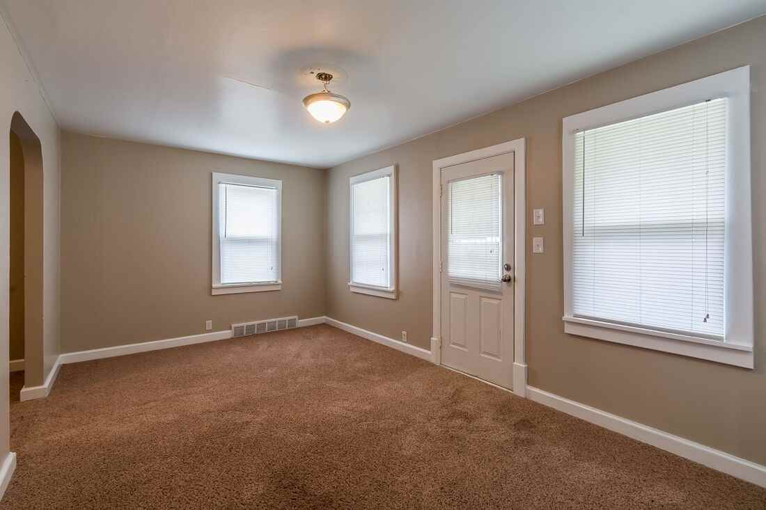 953 34th Ave - Photo 2 of 9