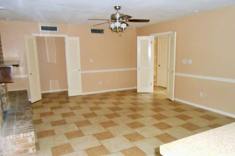 10605 Causeway Dr - Photo 3 of 20