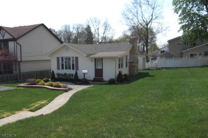 1 Cayuga Ave - Photo 2 of 9