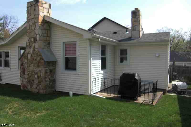 1 Cayuga Ave - Photo 3 of 9