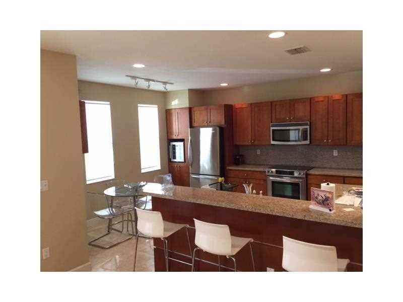 10770 NW 76th Ln - Photo 3 of 5