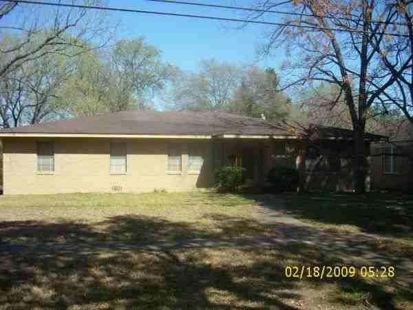 706 W 26th St - Photo 2 of 3