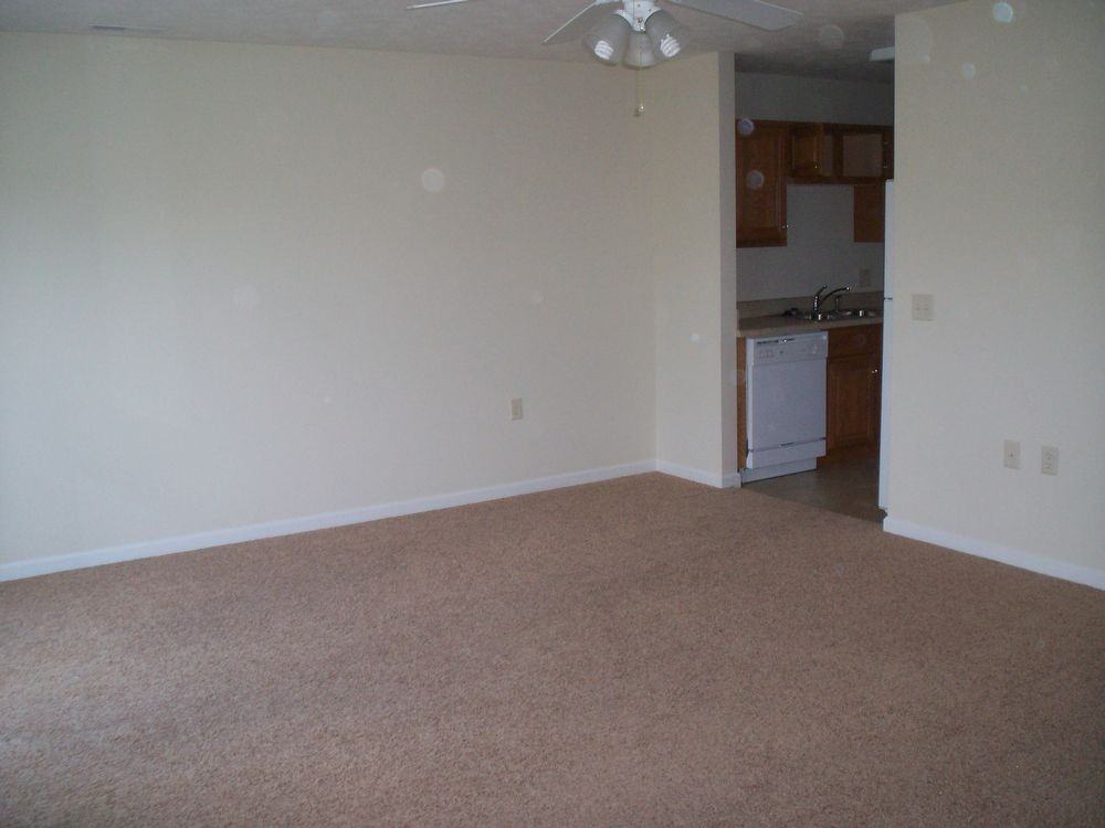 107 Joyce Dr - Photo 3 of 9