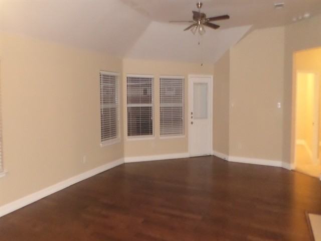 369 Bayberry Dr - Photo 2 of 6