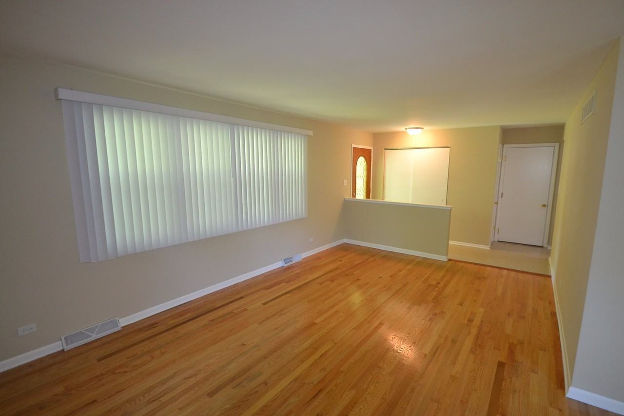 30W315 Argyll Ln - Photo 2 of 12