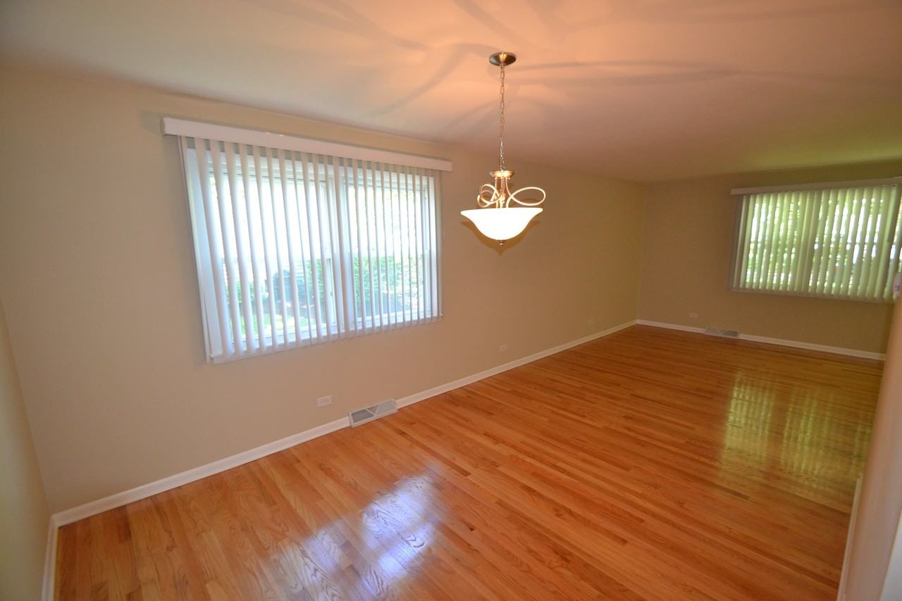 30W315 Argyll Ln - Photo 3 of 12