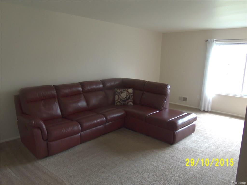 780 E Fox Hills Dr - Photo 2 of 19