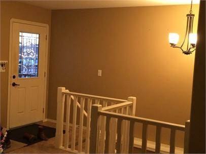 77 Valley Crescent - Photo 3 of 8