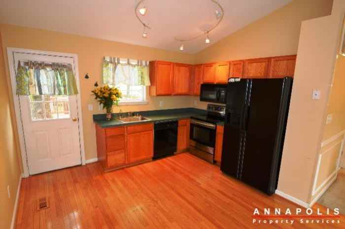 1061 Tudor Dr - Photo 3 of 27