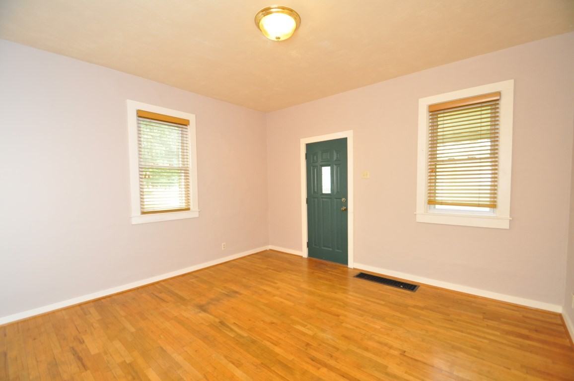 2316 Nuttman Ave - Photo 3 of 22
