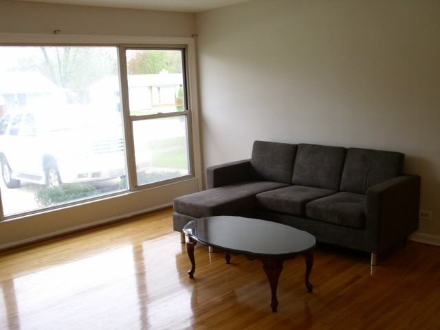 9417 Osceola Ave - Photo 3 of 10