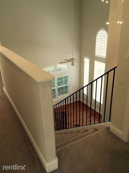 1241 Arlington Pl - Photo 2 of 12