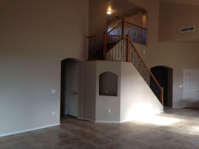 10703 N Hewitt Pl - Photo 2 of 12