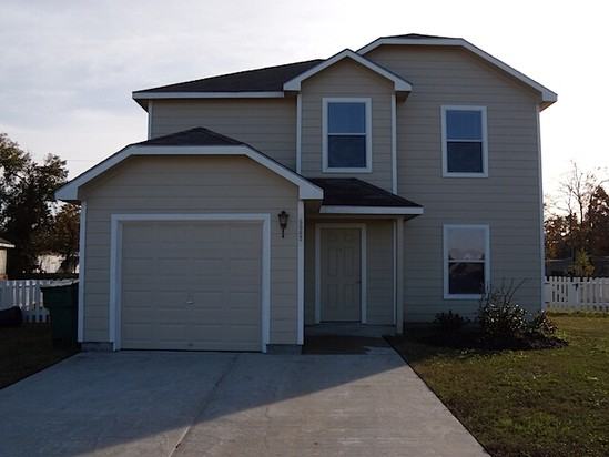 1103 27th St - Photo 2 of 7