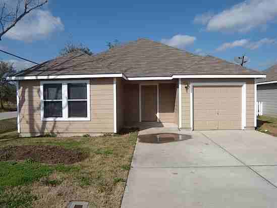 1103 27th St - Photo 3 of 7