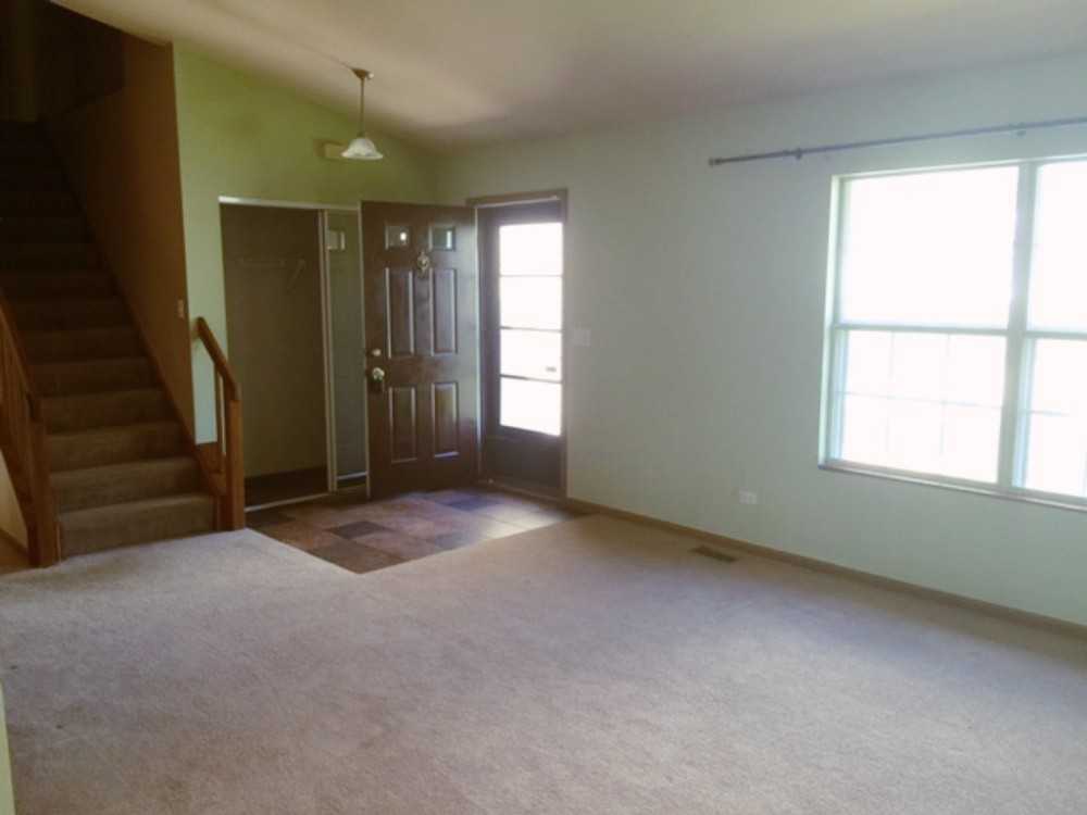 29W745 Kensington Dr - Photo 2 of 8