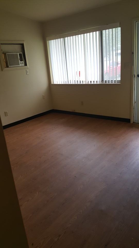 577 Stevenson Ave - Photo 2 of 4