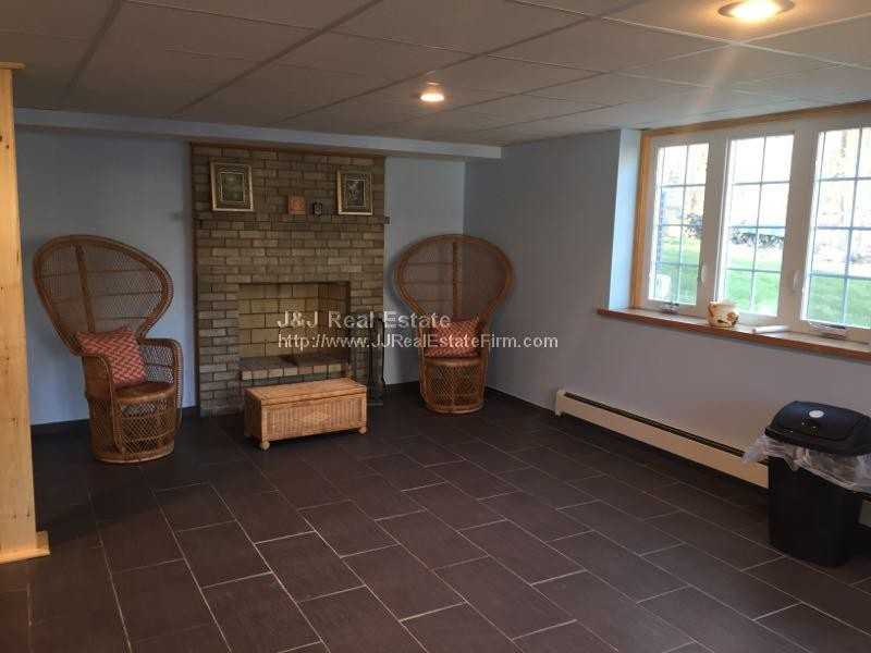 576 Salisbury St G - Photo 3 of 8