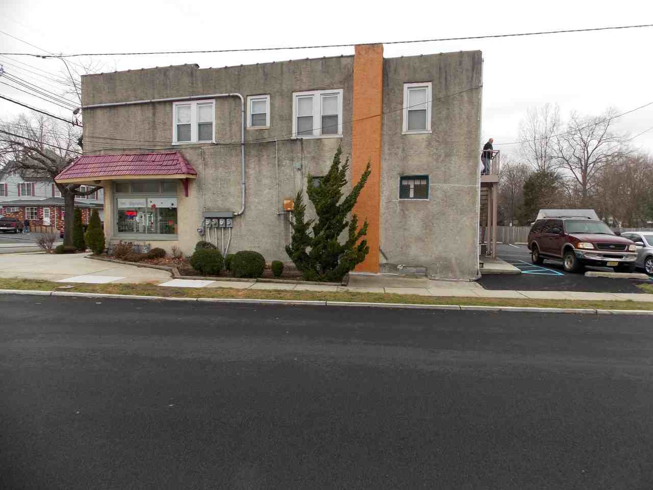 301 Evesham Avenue West - Photo 3 of 10