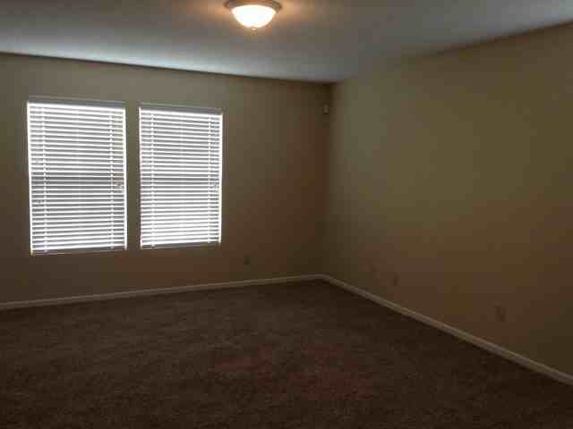 1583 Fortner Dr - Photo 3 of 20