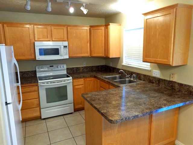 605 N 1050 W - Photo 3 of 11