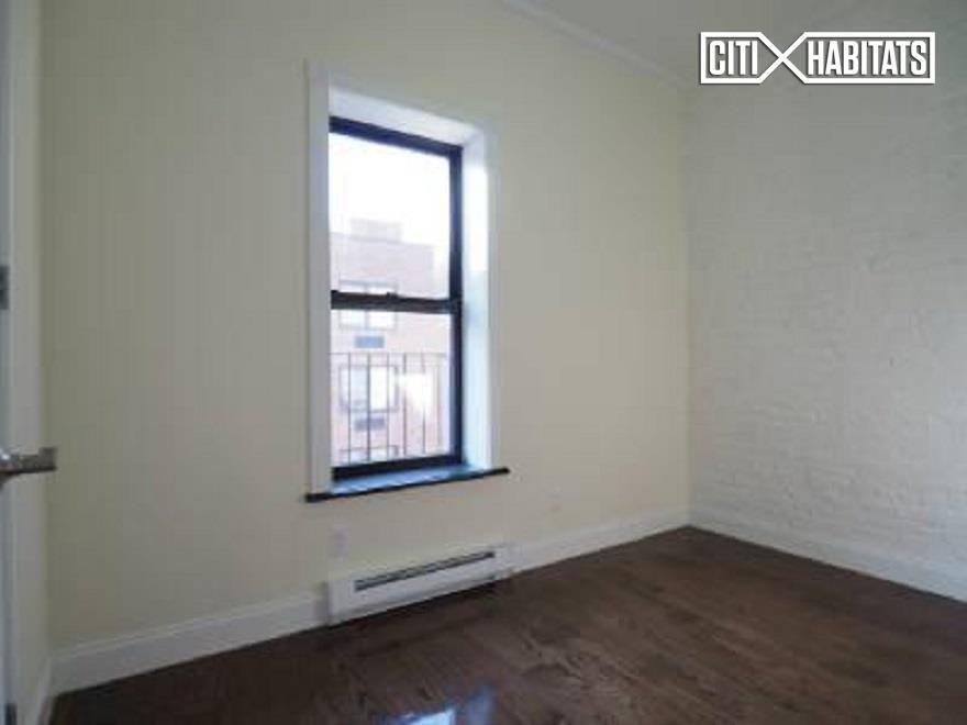 E 106th St #25 - Photo 3 of 5