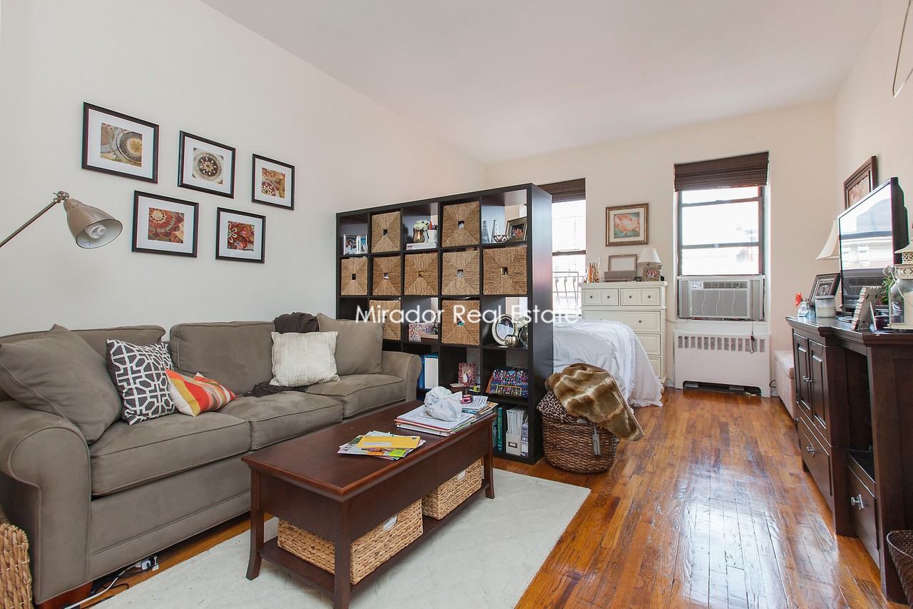 306 W 18th St #5D