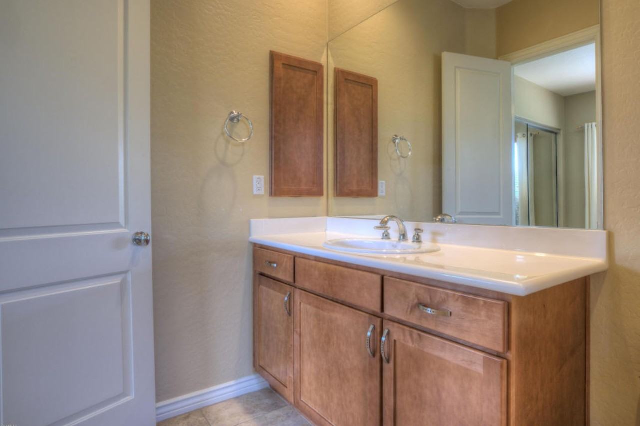 9626 E Vantage Point Rd - Photo 3 of 34