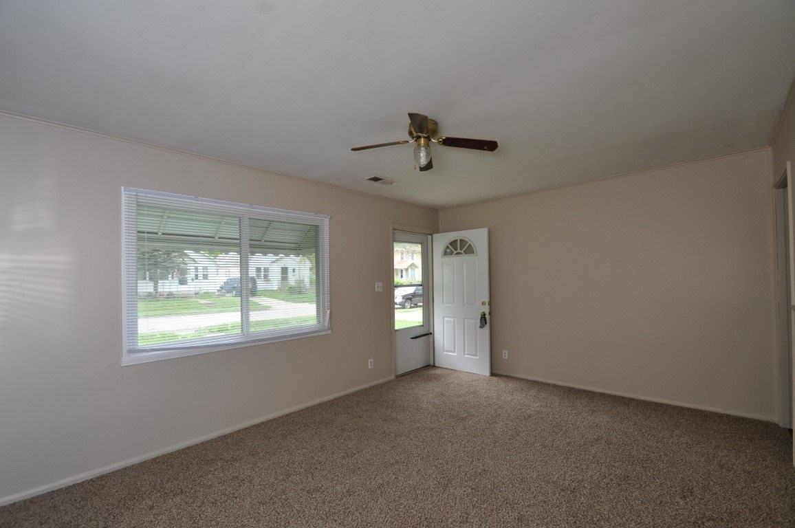 640 Lillian Ave - Photo 2 of 12