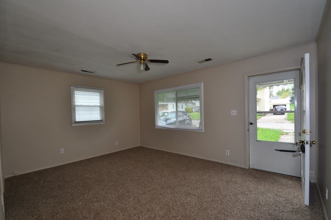 640 Lillian Ave - Photo 3 of 12