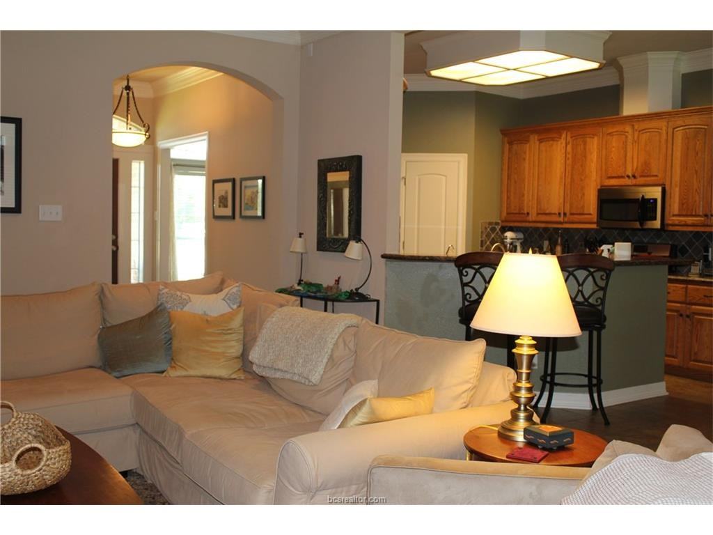 2110 Walnut Grove Ct - Photo 3 of 20