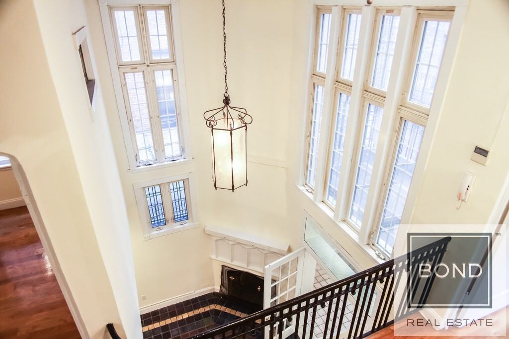 Lexington Ave & E 36th St #R