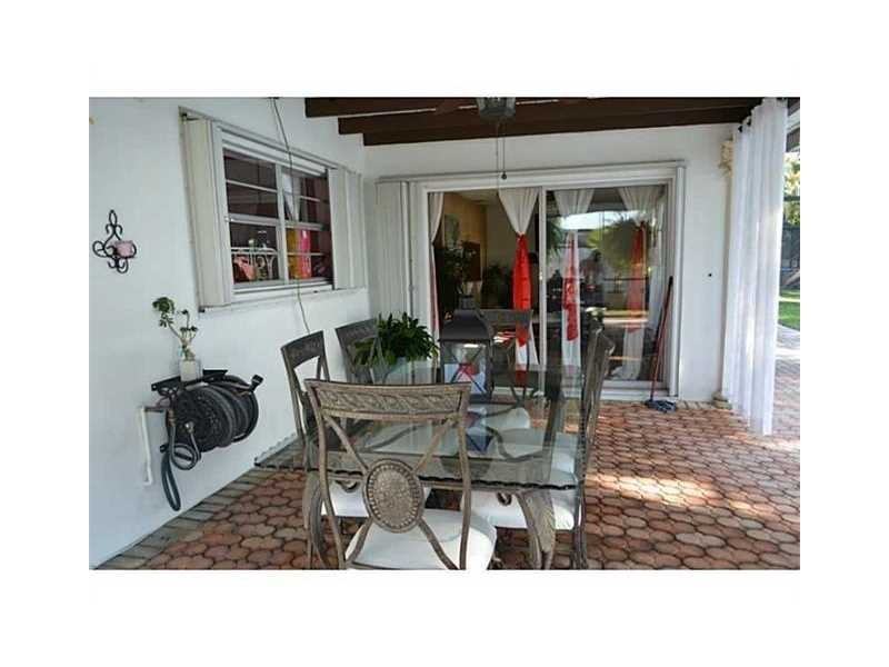 2002 NW 88th Terrace - Photo 3 of 8