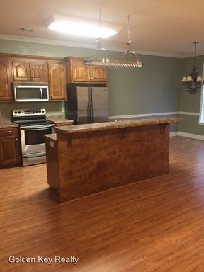 117 Montrose Ln - Photo 2 of 11