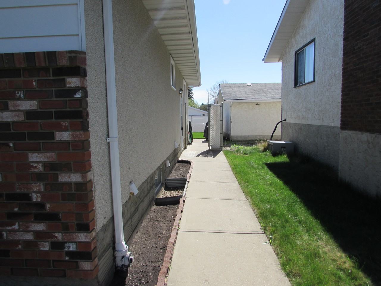 17019 110 St NW - Photo 2 of 29